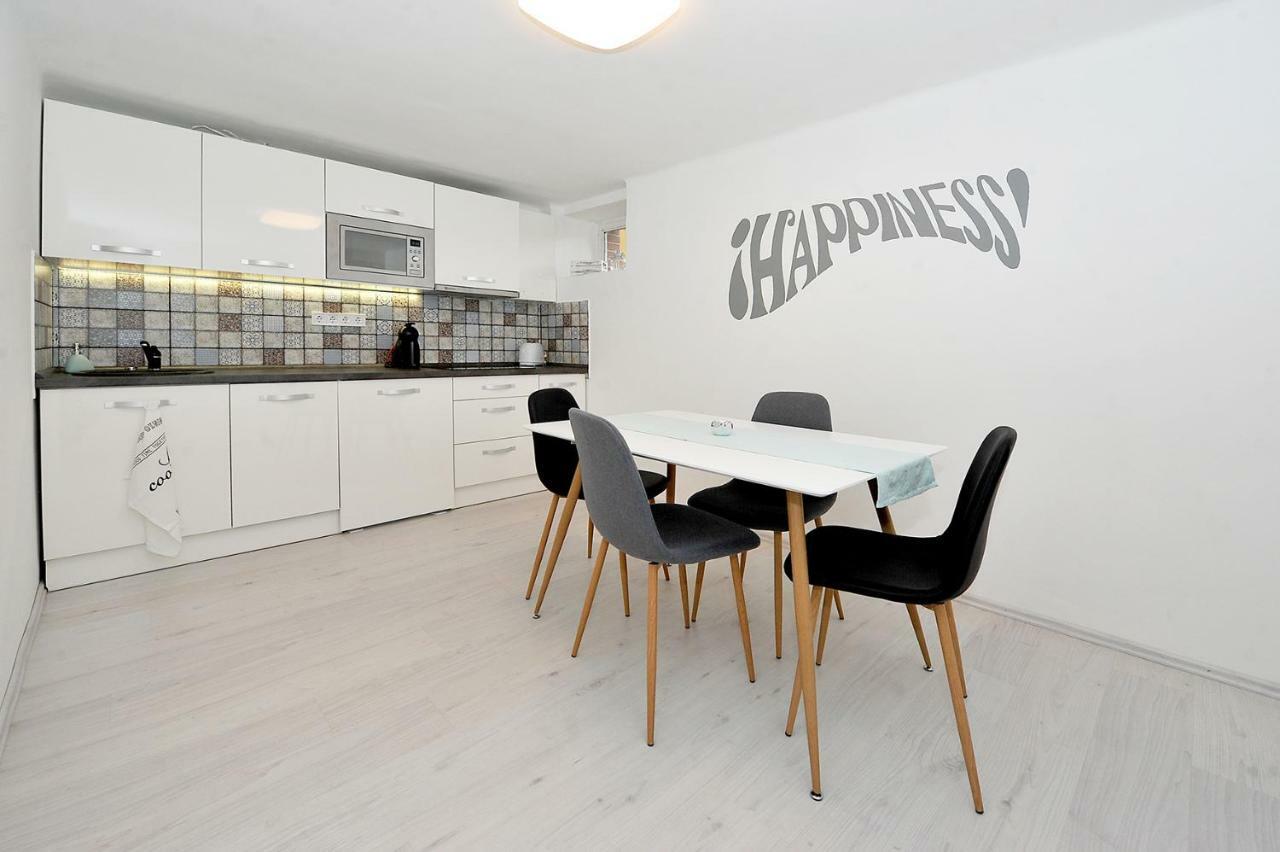 Pure Apartman Pécs Exteriör bild