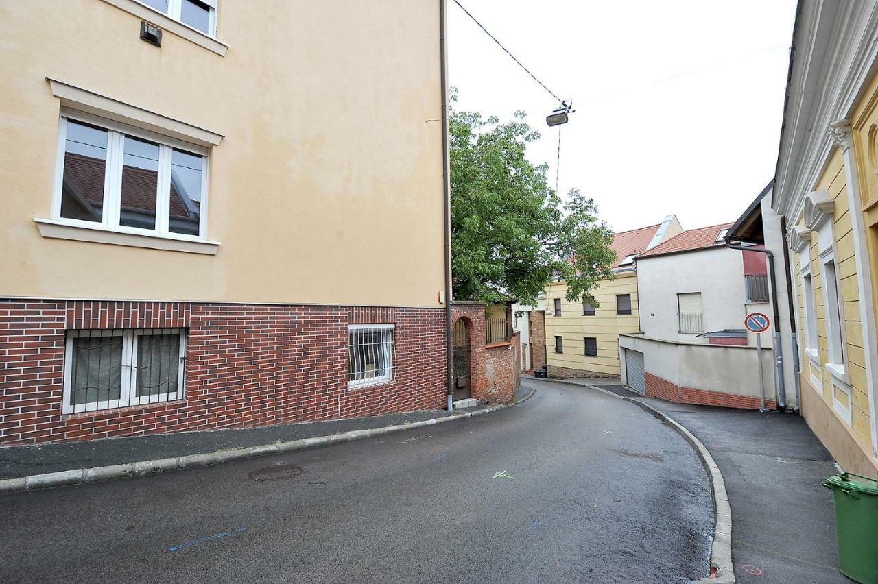 Pure Apartman Pécs Exteriör bild